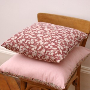 Coussin tissu vintage vieux rose