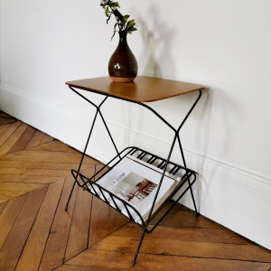 Petite table d'appoint en métal noir