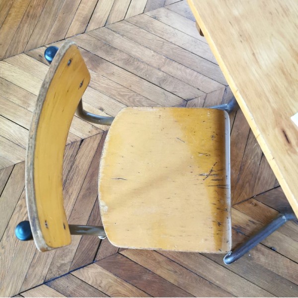 Petit bureau vintage en bois pour enfant et sa chaise Baumann rénovés –  D'Yvette à Simone