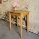 Petite table en bois ancienne herbe de bison 