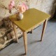 Petite table en bois ancienne herbe de bison 