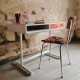 Bureau enfant années 70 en métal et formica rouge 