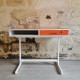 Bureau enfant années 70 en métal et formica rouge 