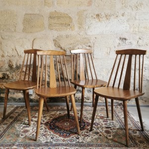 Paire de chaises années 60 en bois de noyer 