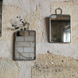 Petits miroirs de barbier anciens