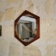 Miroir en bois hexagonal vintage