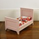 Petit lit de poupée rose 2