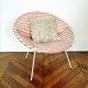 Fauteuil vintage en scoubidou rose