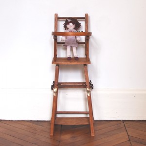 Chaise haute de poupée 1